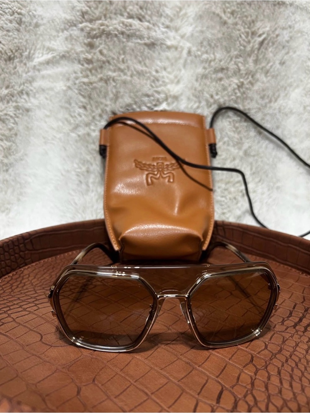 MCM Worldwide MW0018-H Unisex Authentic Sunglasses with pouch
